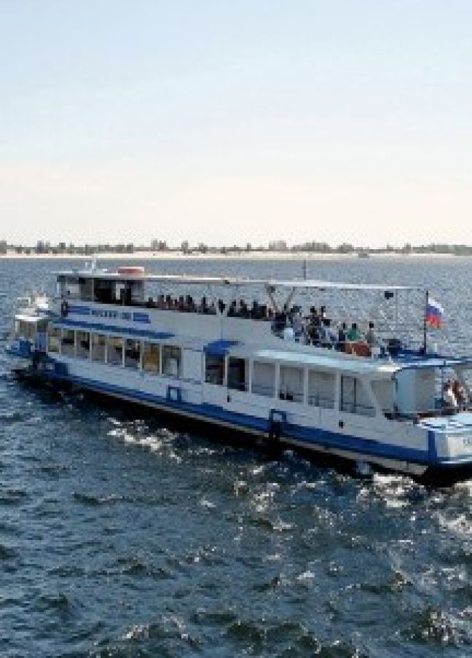 Праздничная прогулка на теплоходе по Волге