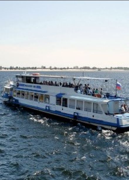 Праздничная прогулка на теплоходе по Волге