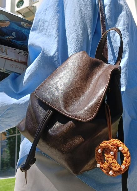 Мастер-класс «Брелок-крендель: вяжем крючком»