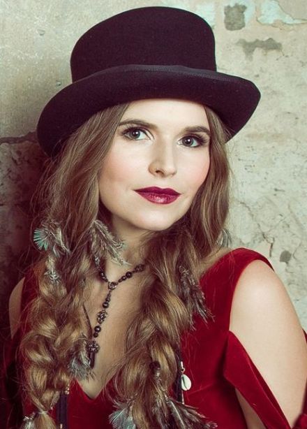 Евгения Рыбакова и группа «Обними Кита»