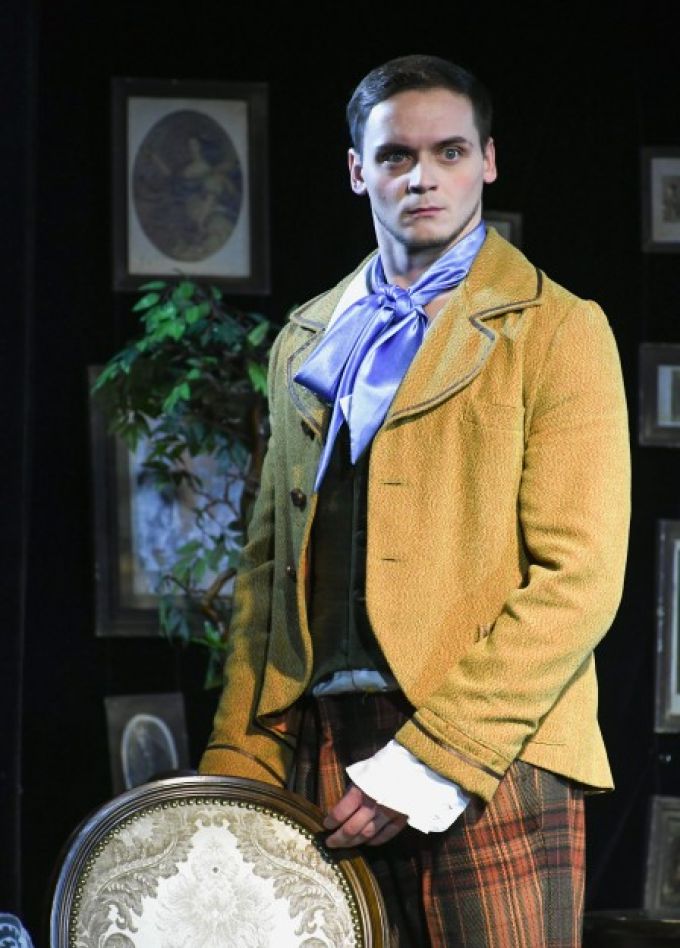 Спектакль «Беда от нежного сердца»