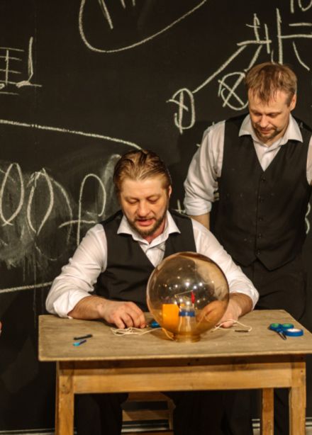 …до лампочки!